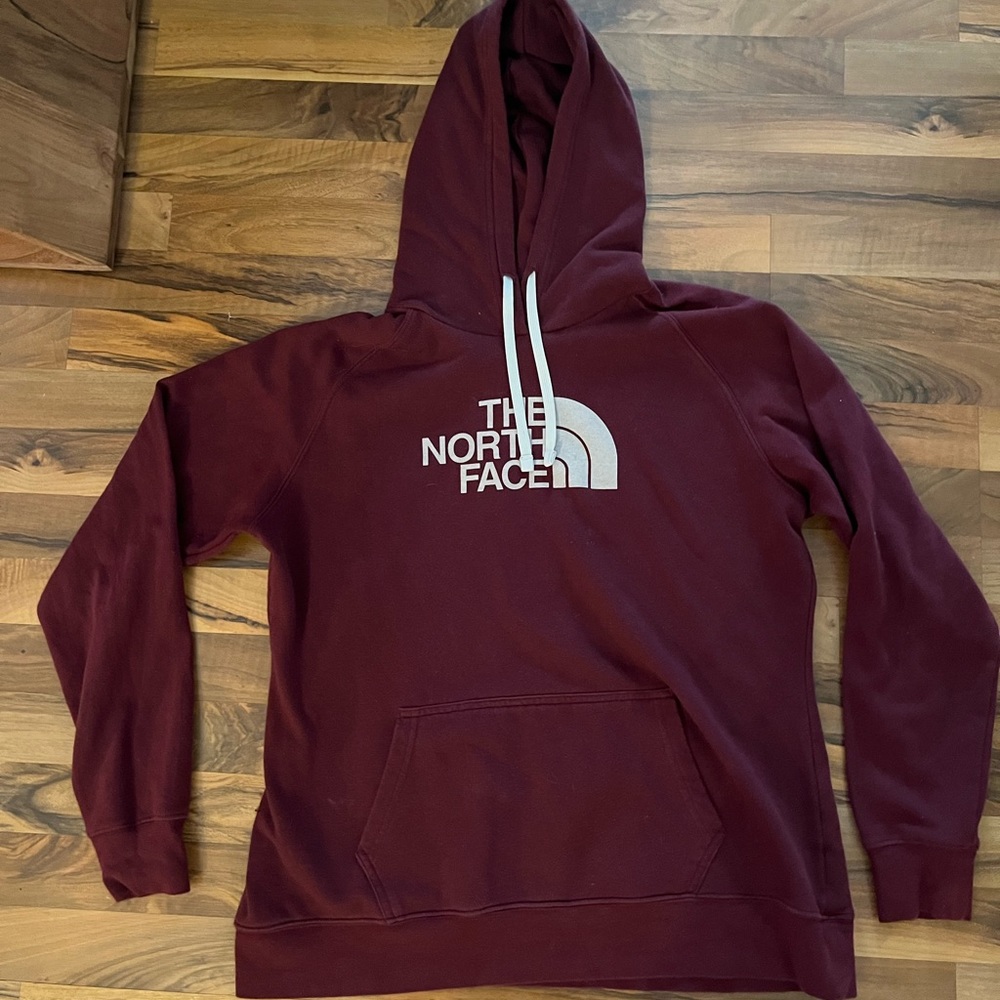 Burgundy the north face hoodie